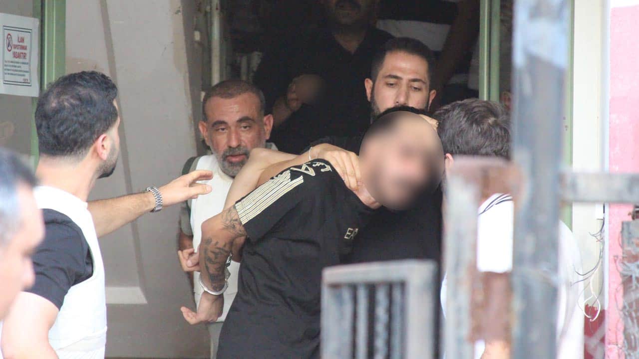 Foto - Polise el bombası ve tabancayla direndi: Özel time kafa tutunca ters kelepçeyi yedi