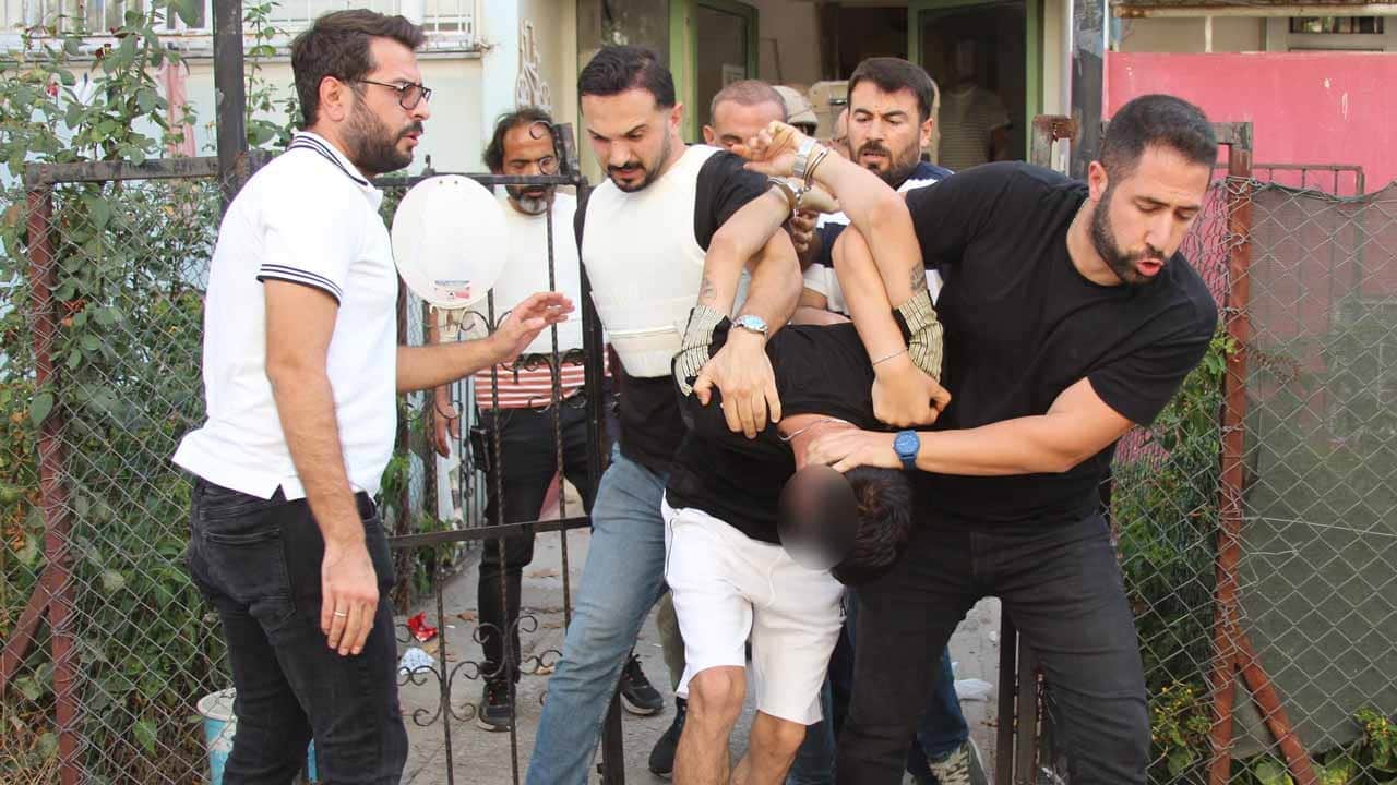 Polise el bombası ve tabancayla direndi: Özel time kafa tutunca ters kelepçeyi yedi