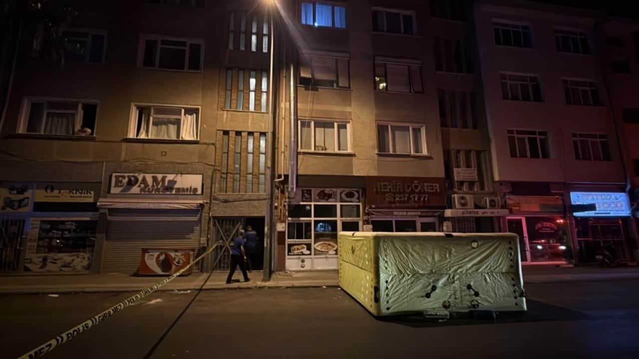 Foto - Polisi saatlerce uğraştırdı Kedi gibi çatıdan çatıya atladı 
