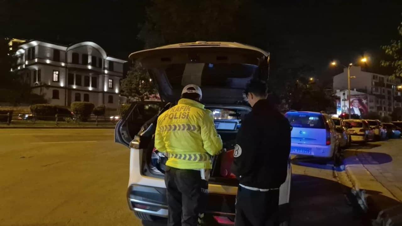 Foto - Polisin ‘dur’ ihtarına uymayıp kaçtı! O motosiklet sürücüsü öyle bir ceza yedi ki...