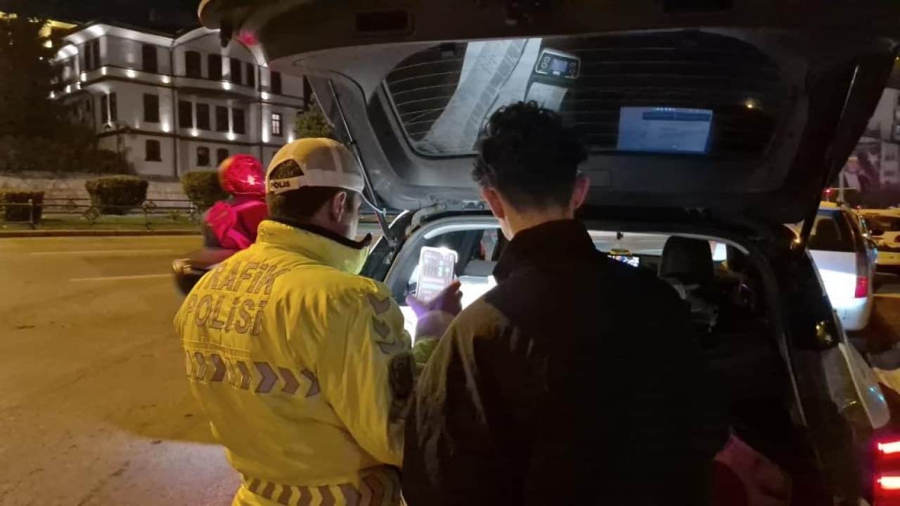 Foto - Polisin ‘dur’ ihtarına uymayıp kaçtı! O motosiklet sürücüsü öyle bir ceza yedi ki...