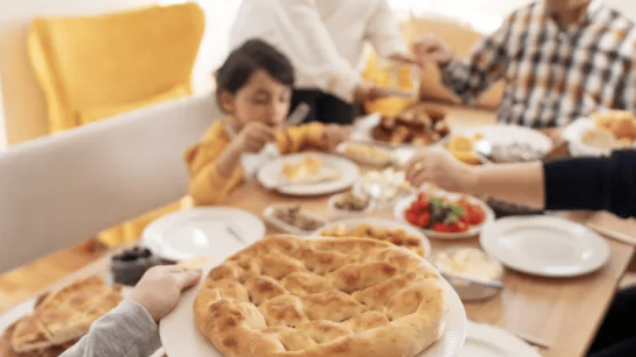Foto - Ramazan'da iftar ve sahur derken şimdi Bayram'da beslenmeye dikkat uyarısı...
