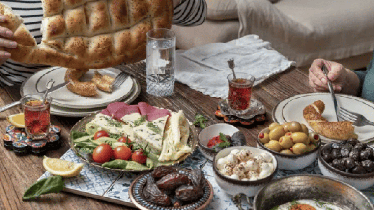 Foto - Ramazan'da iftar ve sahur derken şimdi Bayram'da beslenmeye dikkat uyarısı...