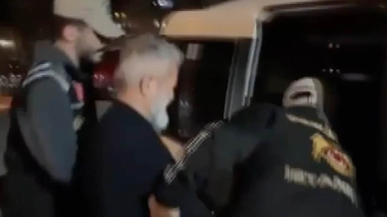 Foto - Resmen feleği şaştı! "Çok önemli bir bakan istifa edecek" diyen gazeteciye bir şok daha