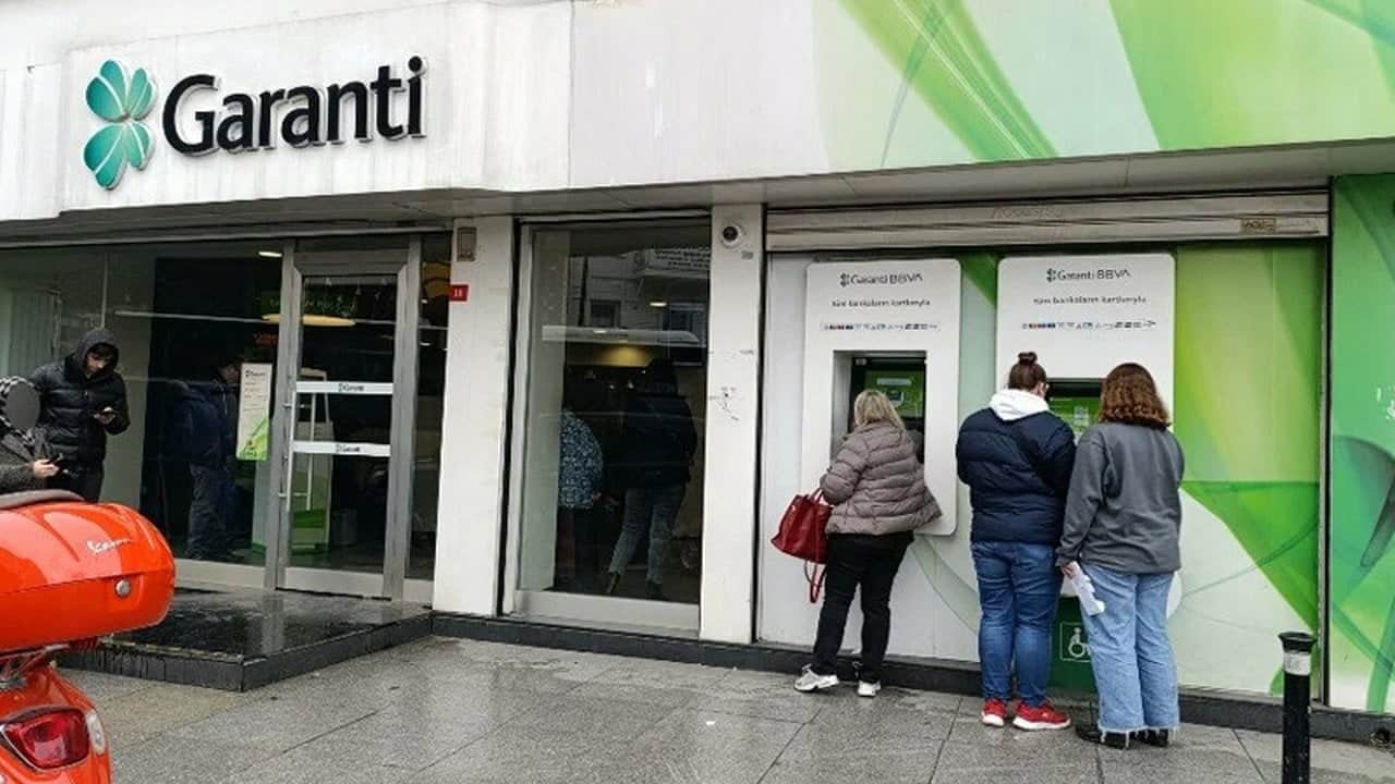 Foto - Resmen felekleri şaştı! Türkiye’nin dev bankasına çok büyük şok