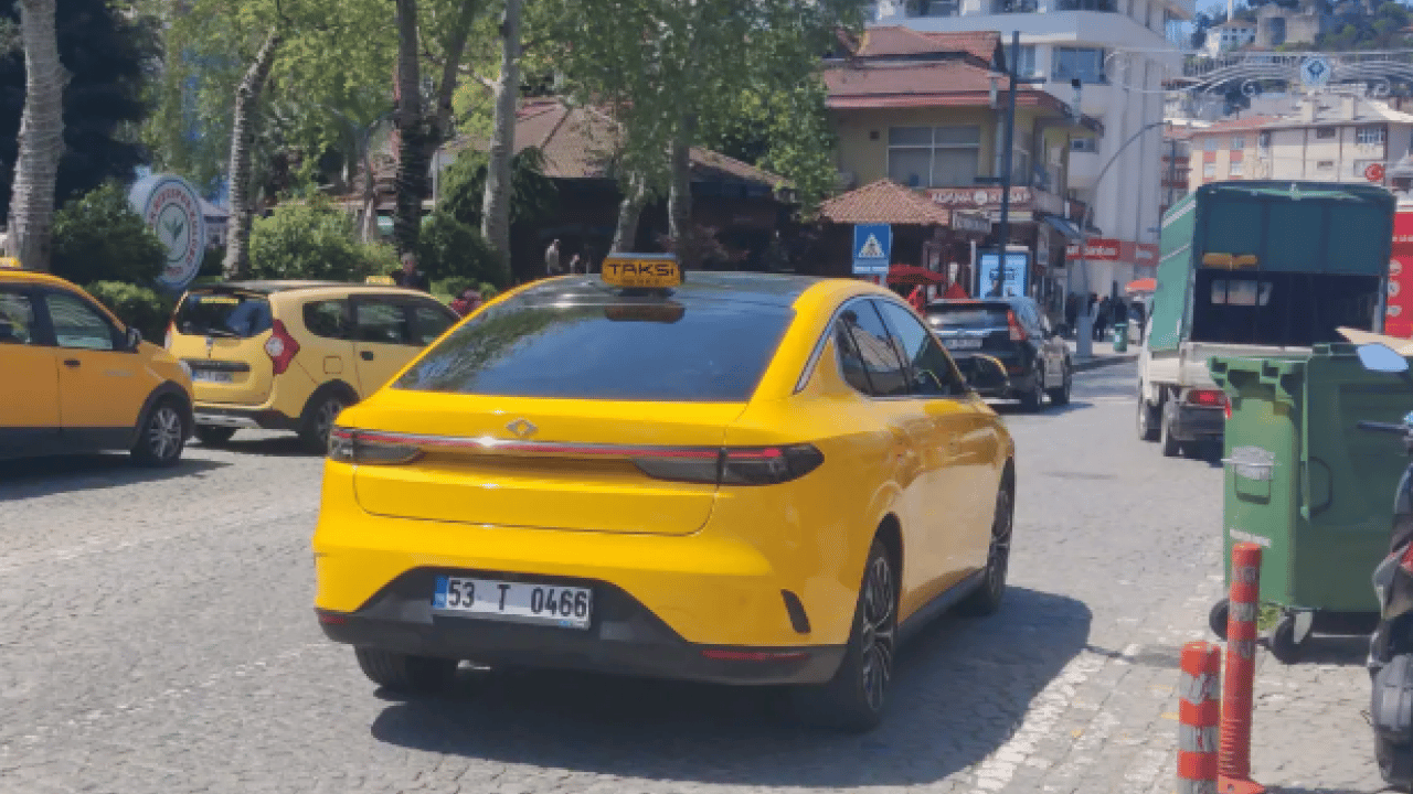 Foto - Rize'nin ilk TOGG taksisi hizmette! Sokaklarda böyle görüntülendi!