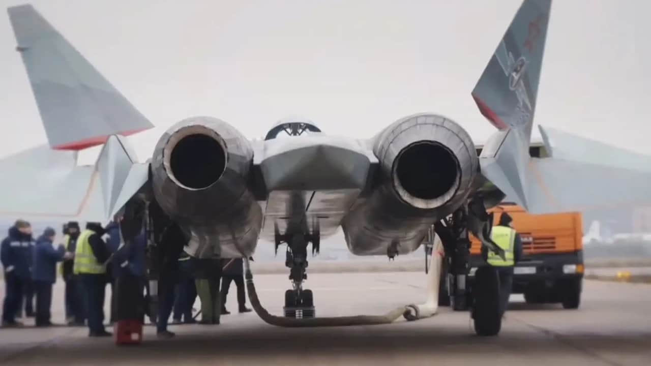 Foto - Ruslar ilk defa bunu yaptı: Su-57 savaş uçakları koptu geliyor