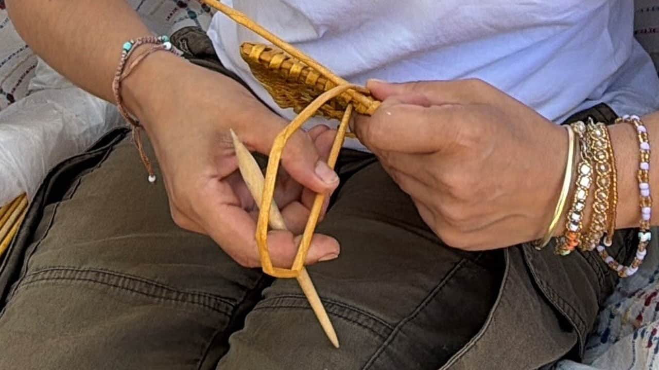 Foto - Ruslardan öğrendi Türkiye’de yapıyor! Çöpe atılan kağıttan sanat eseri