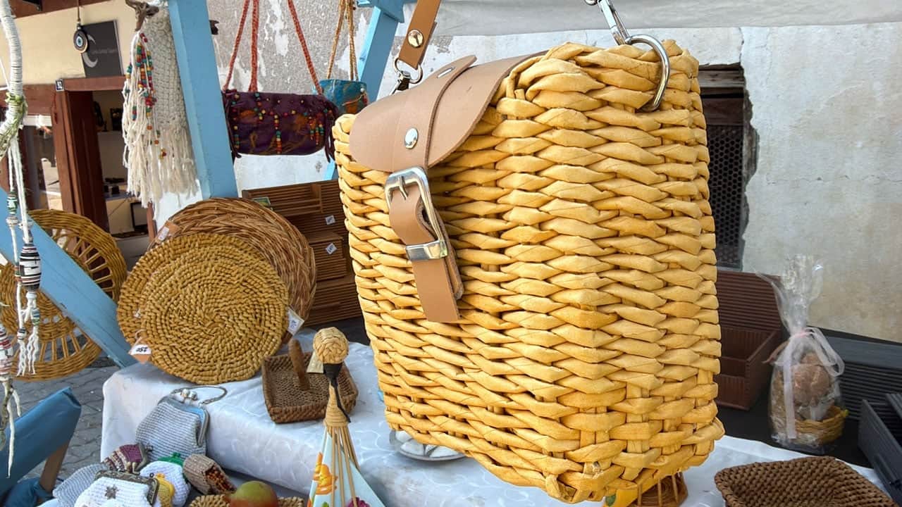 Foto - Ruslardan öğrendi Türkiye’de yapıyor! Çöpe atılan kağıttan sanat eseri