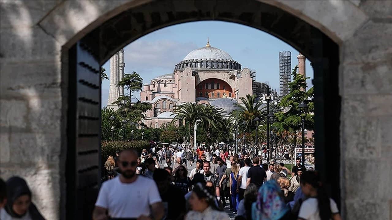 Foto - Sadece üç aylık yurt içi turizm verileri ağızları açık bıraktı! Yerli turist ve 276 milyar lira