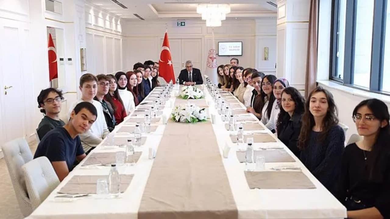 Foto - Sağlık ordusuna dev katılım! Bakan Memişoğlu tıp fakültesi birincileriyle buluştu!