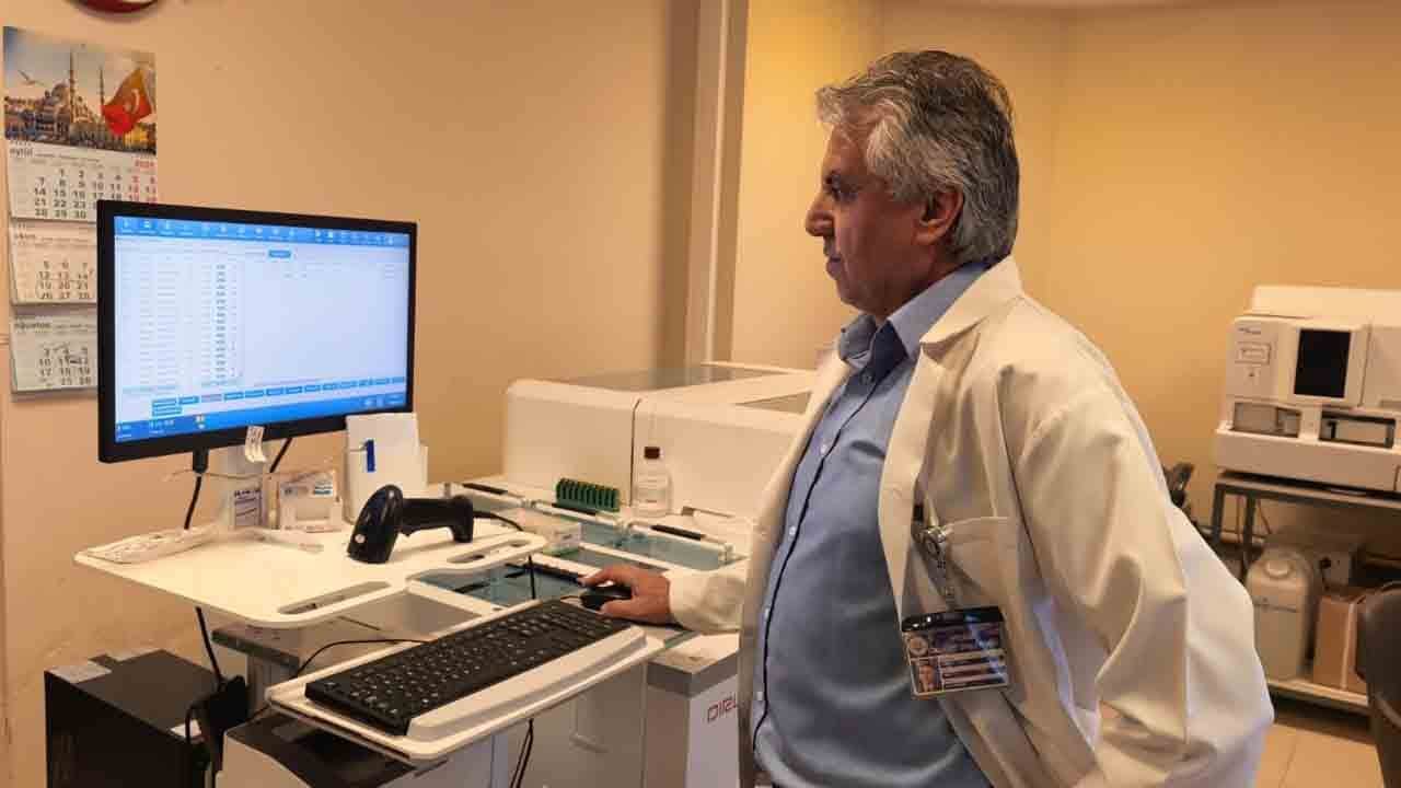 Foto - Sağlıkçı ebeveynlerinin izinden gittiler: Hastanede emekleyerek doktor oldular