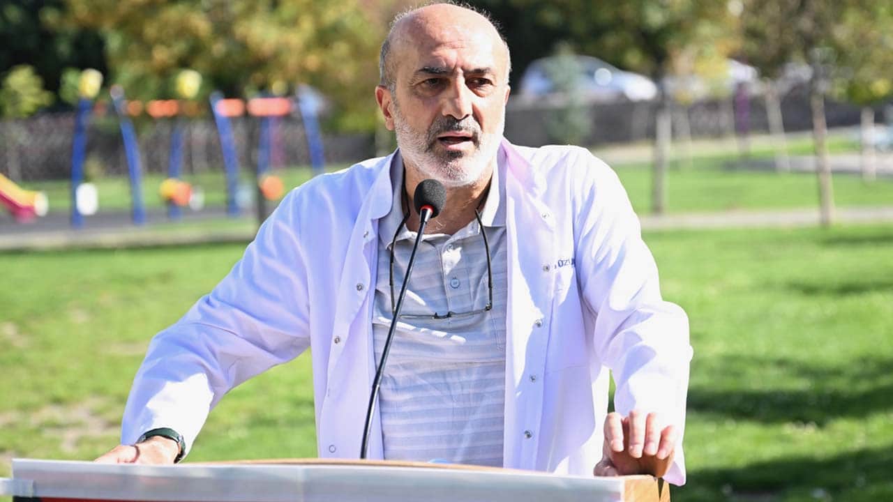 Foto - Sağlıkçılardan Gazze için anlamlı eylem: 16 bin 277 çocuğun ismi 12 metrelik brandada