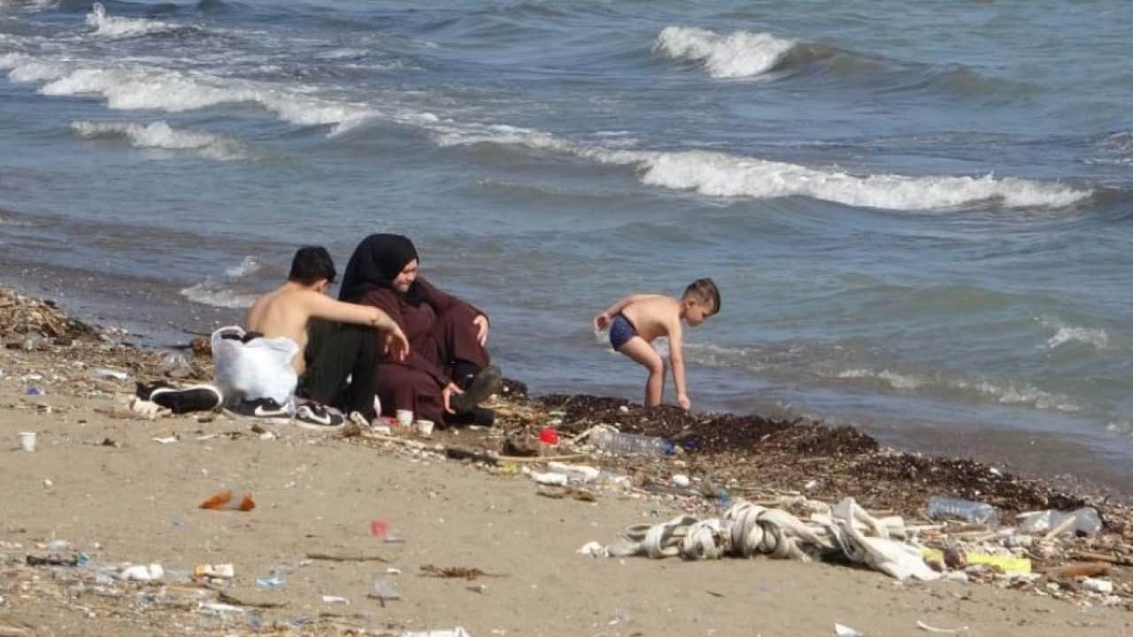 Foto - Sahilleri çöp ve plastik atıklar sardı! CHP'nin yönettiği o ilde kirlilik alarmı