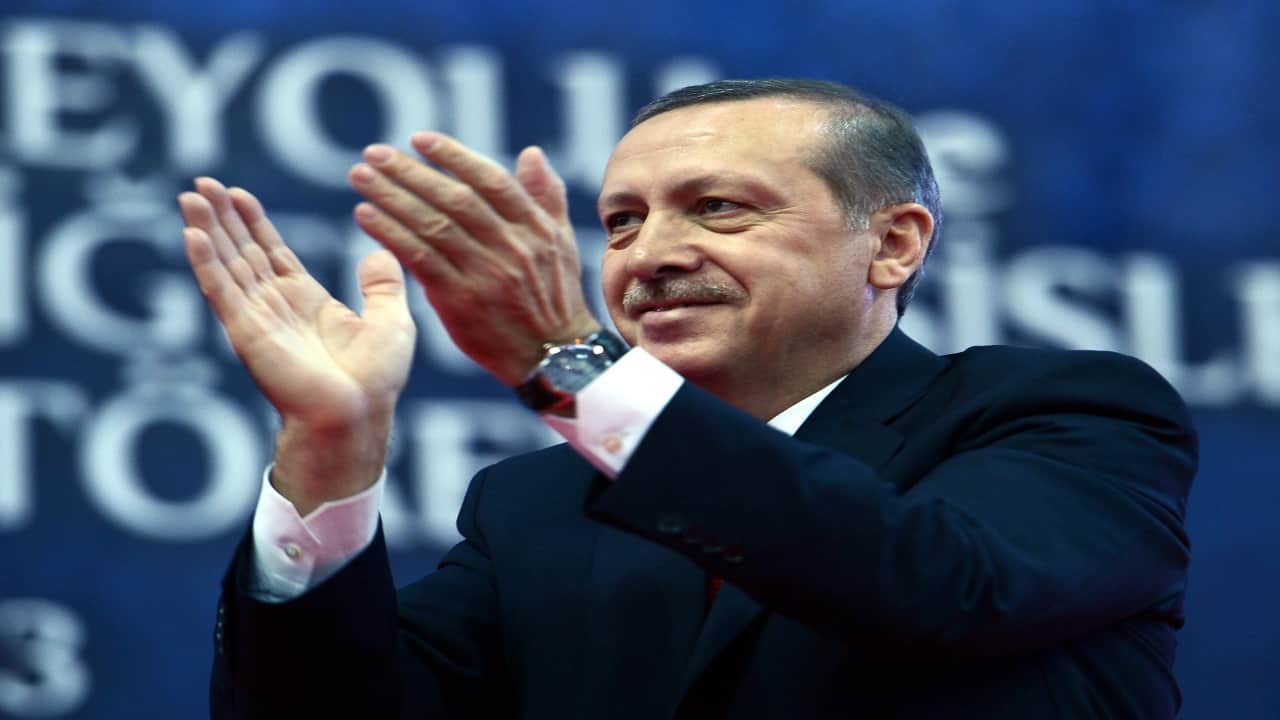 Foto - Şaka değil, gerçek! Cumhurbaşkanı Erdoğan istemiş, ünlü şarkıcı boşanmayı ertelemiş