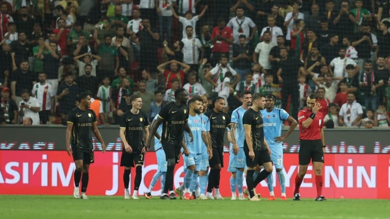 Foto - Salah’lı Trabzonspor’a yerel medya şoku: ‘Ruhu gitmiş iskeleti kalmış’