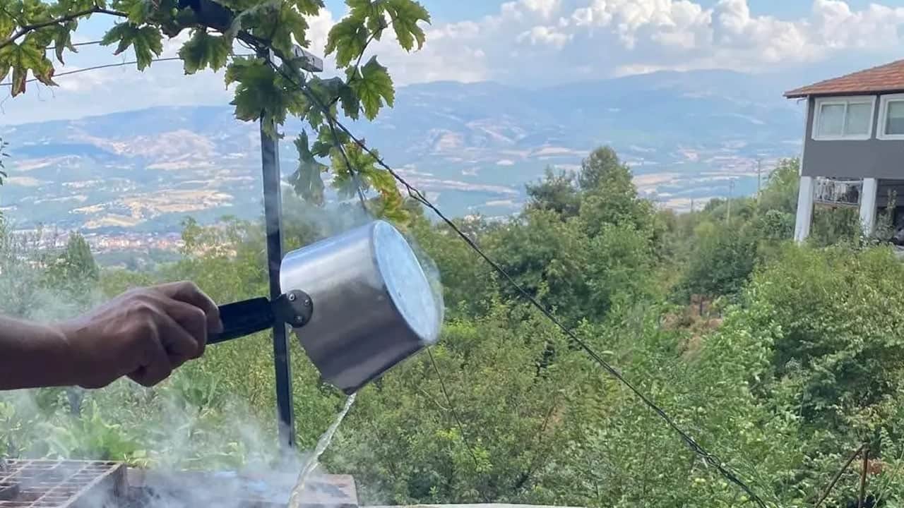 Salkım üzümleri ayakla ezip saatlerce kaynatılıyor: Bu basit noktalara dikkat etmek lazım... Değerini kat kat artırıyor...