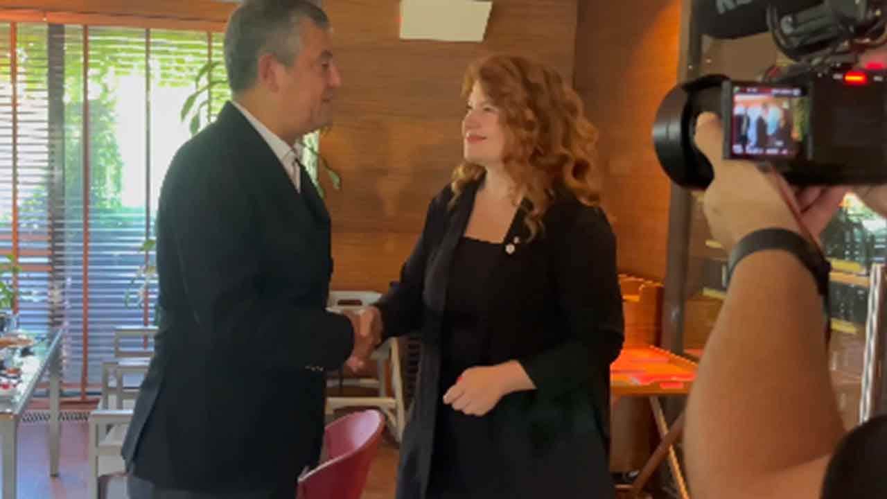 Foto - Samimiyetsizlik ve riyakarlık paçalarından akıyor: Dün kovdu, bugün börek şov yaptı