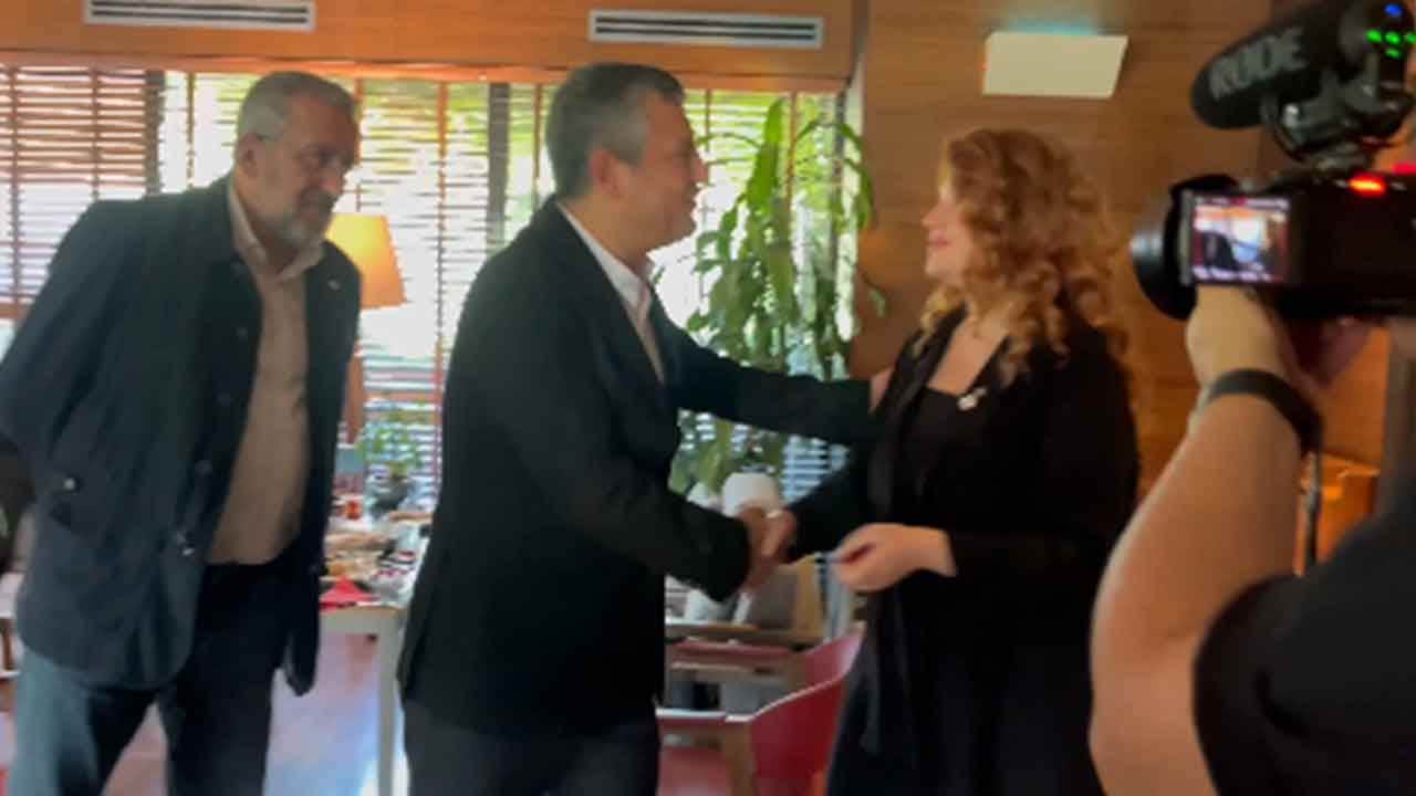 Foto - Samimiyetsizlik ve riyakarlık paçalarından akıyor: Dün kovdu, bugün börek şov yaptı