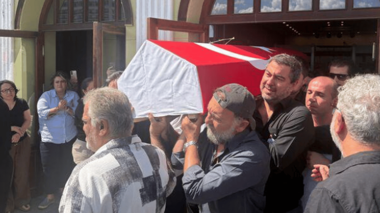 Foto - Sanat camiasından Serhat Kılıç'a veda! ‘Hep acelesi vardı, ölümde de acele etti!’