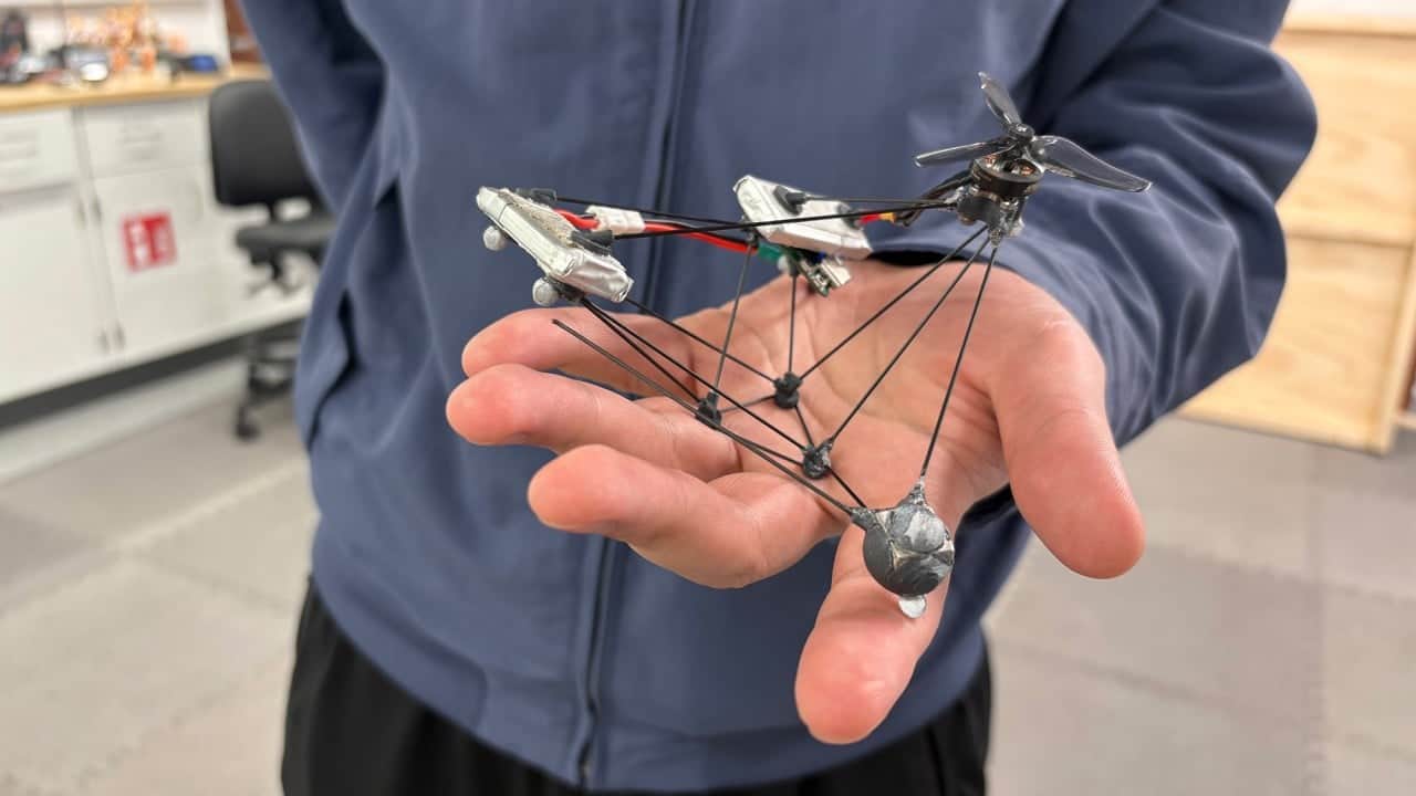 Saniyede 25 tur atan dron, gözle fark edilmeyi zorlaştırıyor