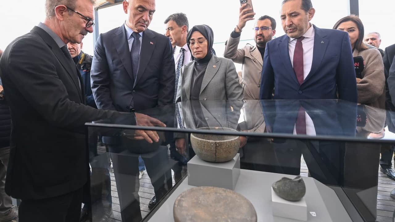 Foto - Şanlıurfa’da tarih resmen fışkırdı: Ağzı dikili "ölüm yüzü" heykeli bilim dünyasını heyecanlandırdı