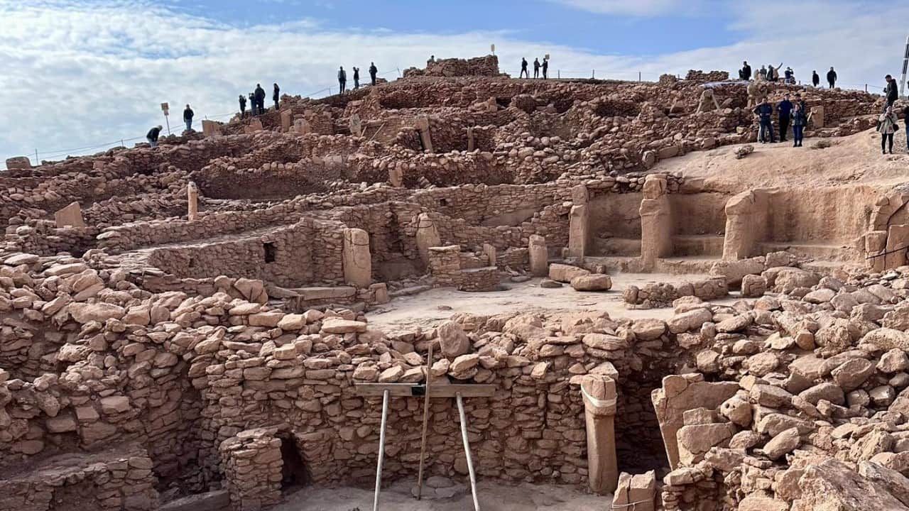 Foto - Şanlıurfa’da tarih resmen fışkırdı: Ağzı dikili "ölüm yüzü" heykeli bilim dünyasını heyecanlandırdı