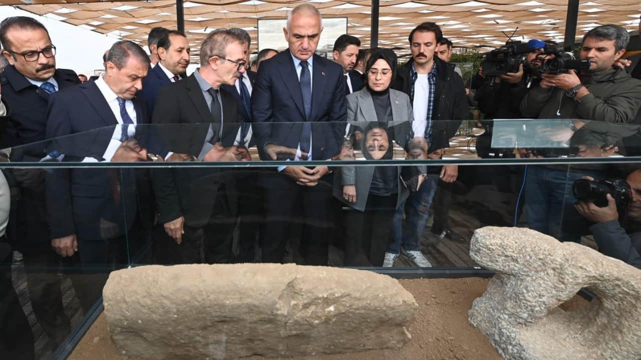 Foto - Şanlıurfa’da tarih resmen fışkırdı: Ağzı dikili "ölüm yüzü" heykeli bilim dünyasını heyecanlandırdı