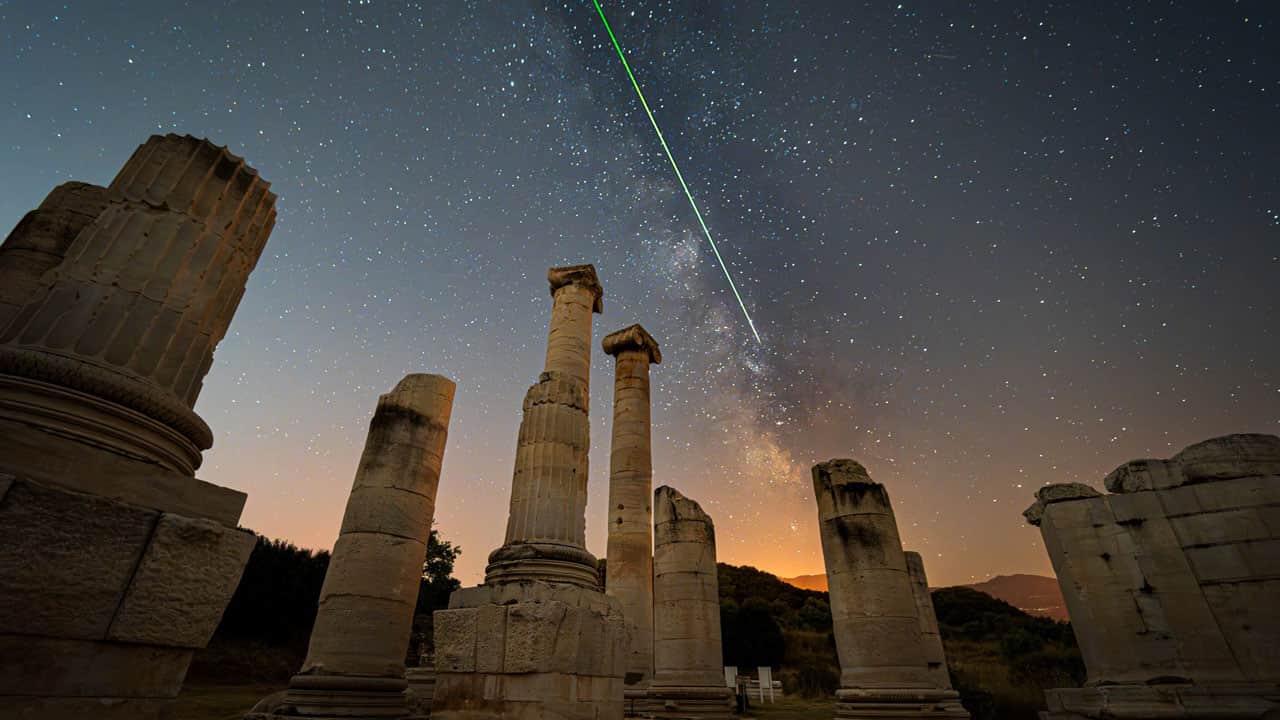 Foto - Sardes'te nefes kesen manzara! Gökyüzünde Samanyolu, altında binlerce yıllık tarih