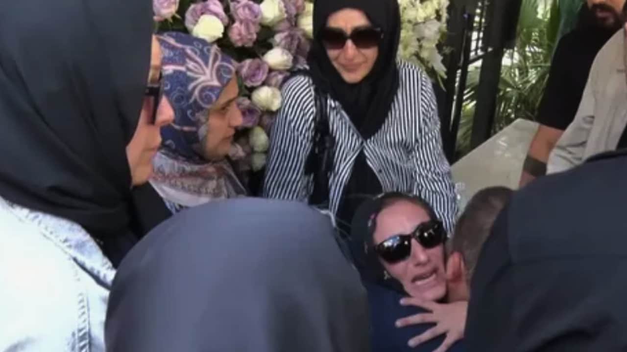 Foto - Şarkıcı Güllü’nün şüpheli ölümünde şoke eden yeni görüntüler! Kızı Tuğyan eve geri çıkınca olanlar olmuş