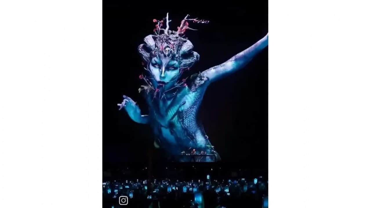Foto - Satanist ayinini aratmayan konser rezaleti! İstanbul'da şeytani sembollerle kitleleri zehirliyorlar!