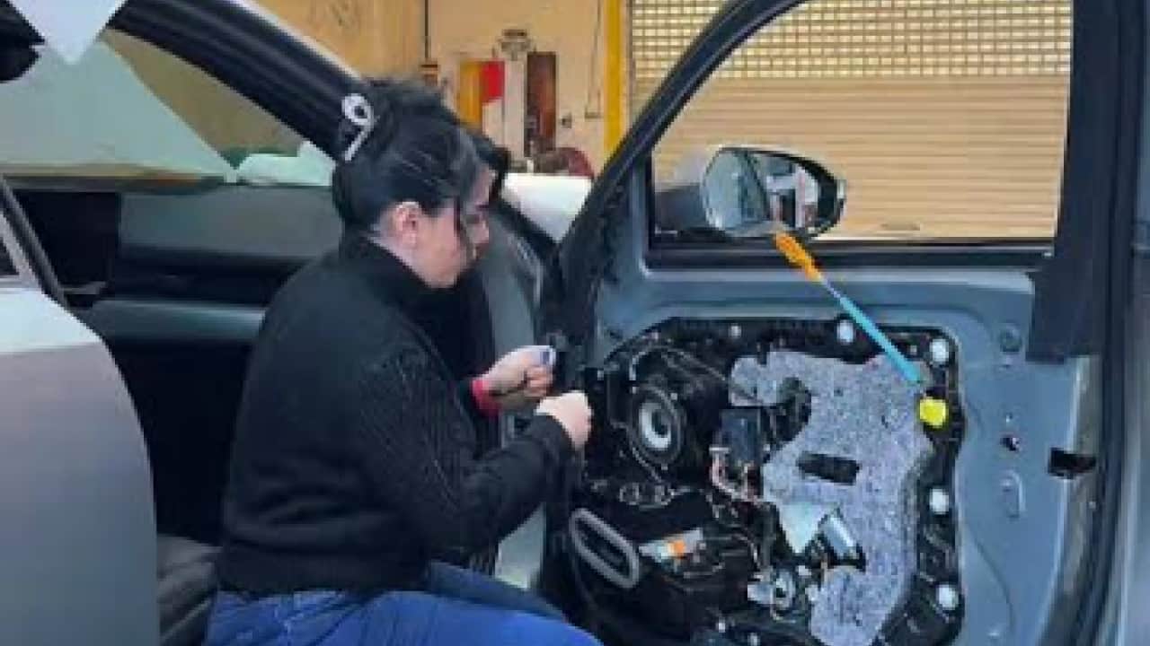 Sekreter olarak girdi, ustalığı öğrendi! "Yapamazsın" diyenlere inat kendi işinin patronu oldu