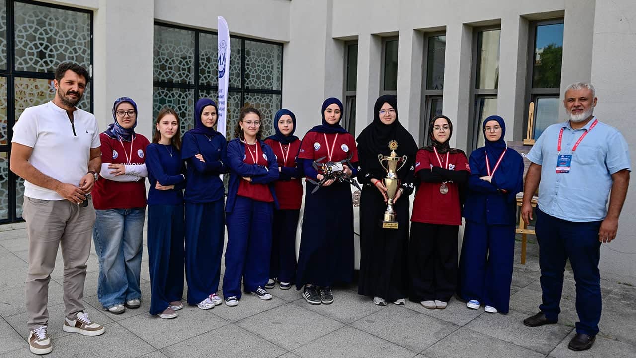 Foto - Seküler bağnazlara kapak olsun! İmam Hatipli kızlardan gururlandıran başarı