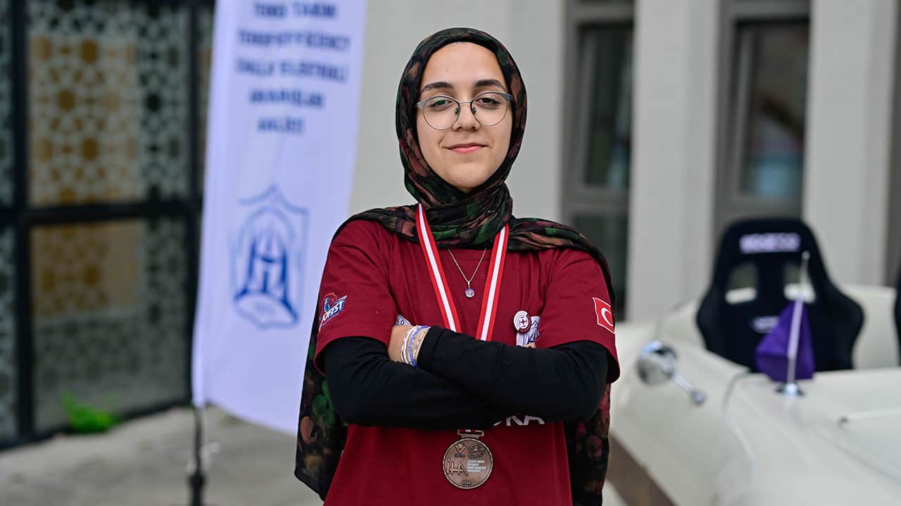 Foto - Seküler bağnazlara kapak olsun! İmam Hatipli kızlardan gururlandıran başarı