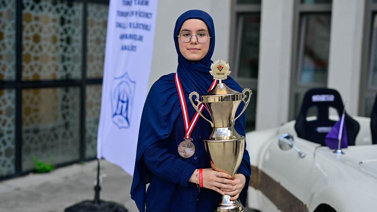 Foto - Seküler bağnazlara kapak olsun! İmam Hatipli kızlardan gururlandıran başarı