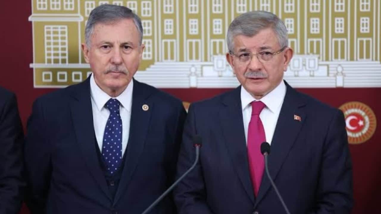 Foto - Selçuk Özdağ’dan Davutoğlu’na zehir zemberek sözler! Erdoğan’ın yıllar önceki teklifini açıkladı