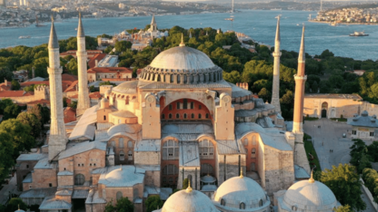Foto - Selma Savcı yazdı: Ayasofya kubbesiyle, sütunuyla İslâm’ındır!