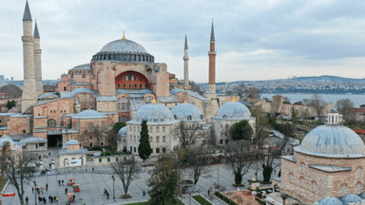 Foto - Selma Savcı yazdı: Ayasofya kubbesiyle, sütunuyla İslâm’ındır!
