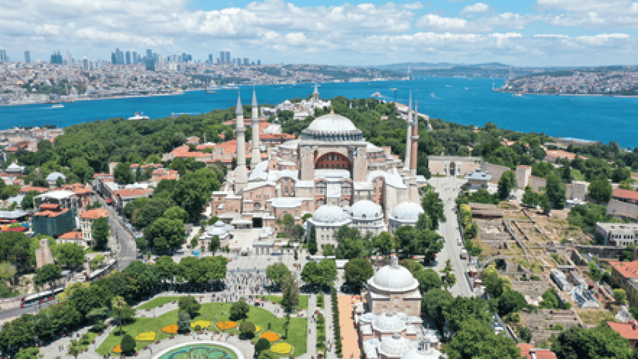 Foto - Selma Savcı yazdı: Ayasofya kubbesiyle, sütunuyla İslâm’ındır!