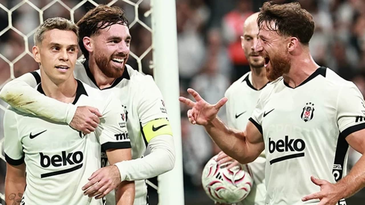 Foto - Serdar Adalı'dan eski yönetimlere gönderme! Camiadaki en büyük problemi anlattı