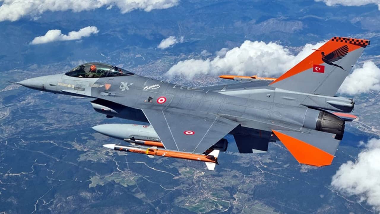 Foto - Sıcak gelişme: Ülkede alarm verildi, Yunan savaş uçakları Türkiye'nin dibine girdi