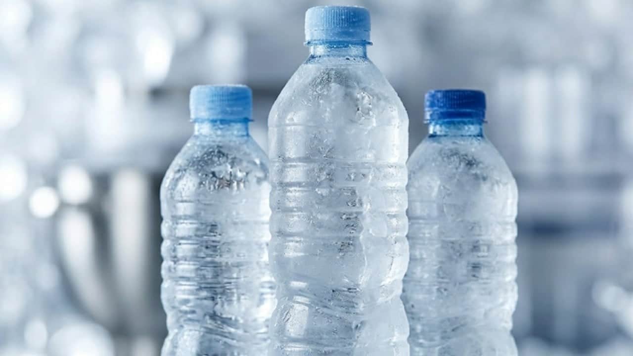 Foto - Sigara kadar tehlikeli! Plastik şişeden su içmek kanser riskini artırıyor!