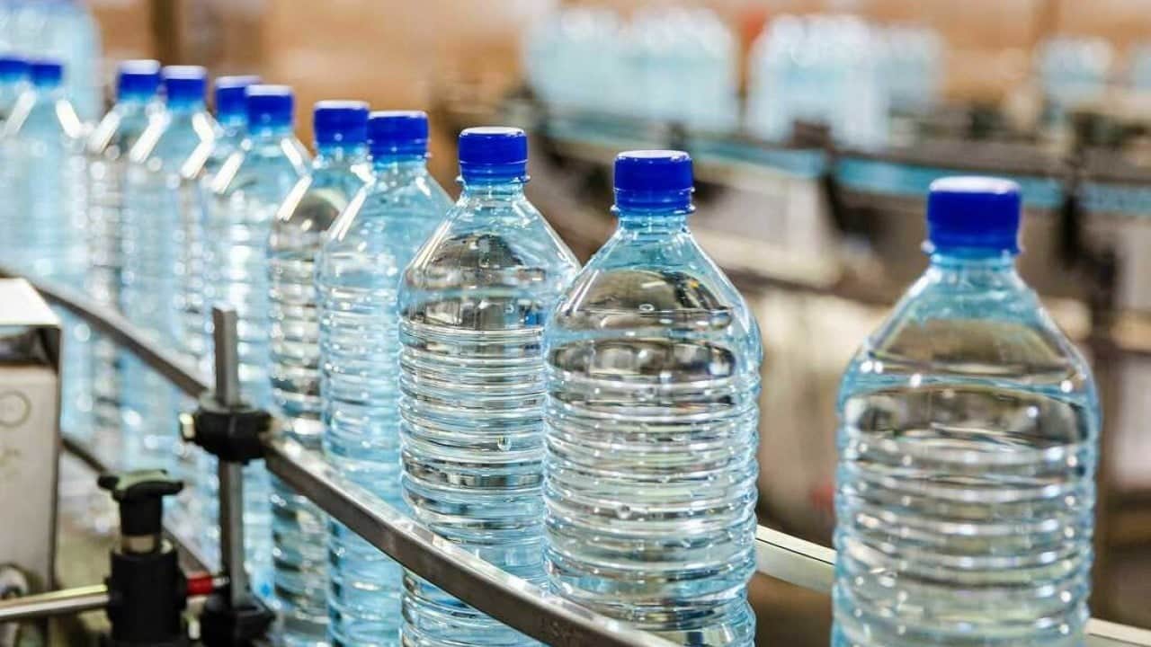 Foto - Sigara kadar tehlikeli! Plastik şişeden su içmek kanser riskini artırıyor!
