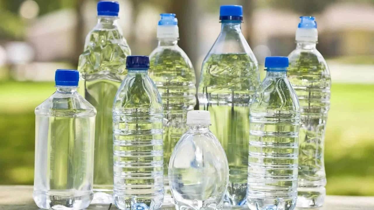 Foto - Sigara kadar tehlikeli! Plastik şişeden su içmek kanser riskini artırıyor!