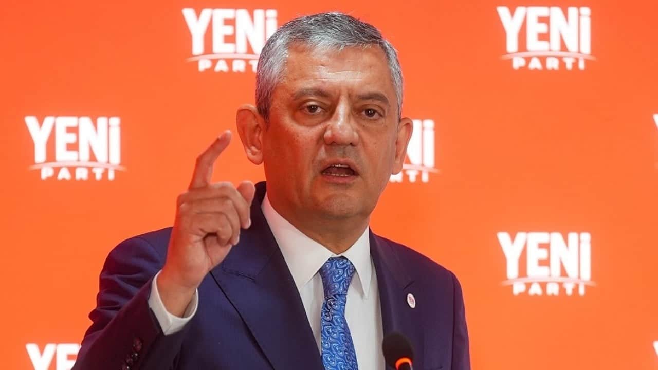 Foto - Sigarayı yasaklayan Özgür Özel’e çağrı: Alkolü bırakın ayık kafayla siyaset yapın