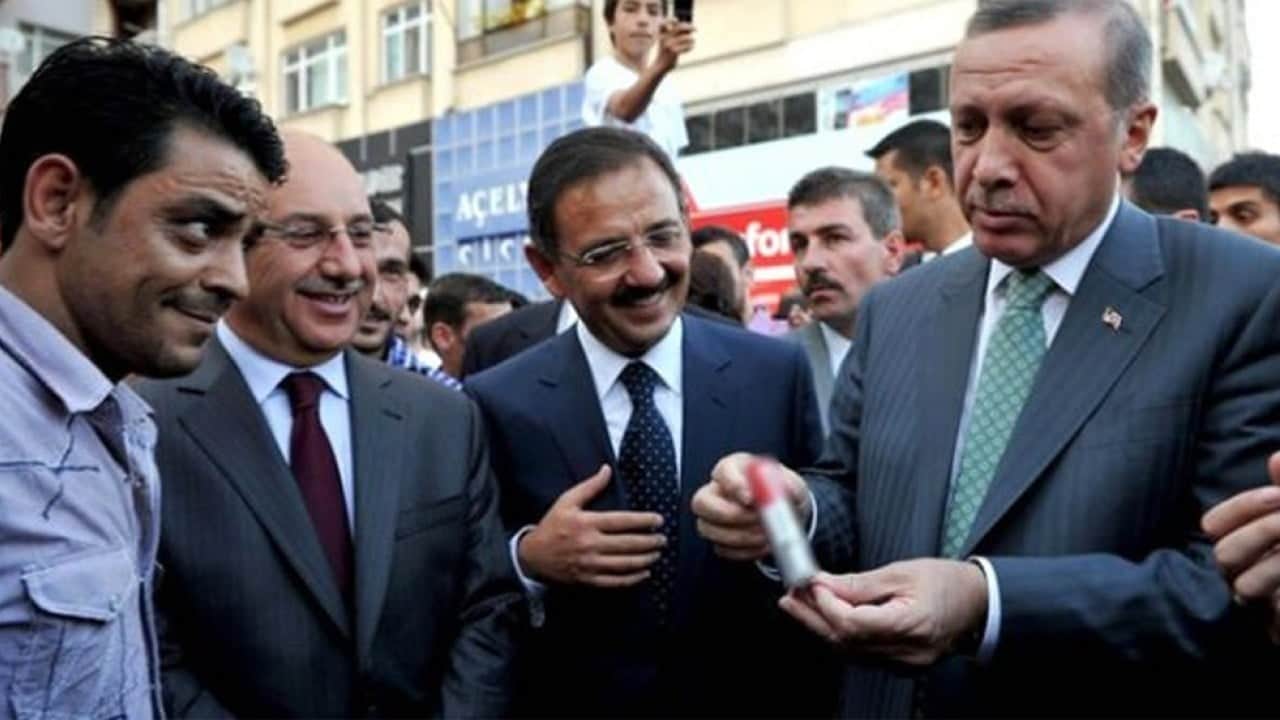 Foto - Sigarayı yasaklayan Özgür Özel’e çağrı: Alkolü bırakın ayık kafayla siyaset yapın