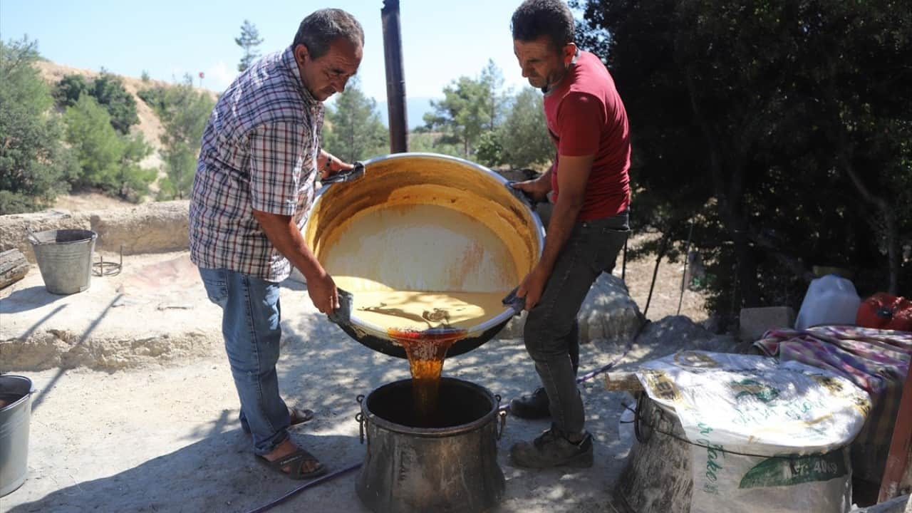 Foto - Şıhranada toplanıp yapıyorlar Pekmezi satmıyor kendileri tüketiyorlar