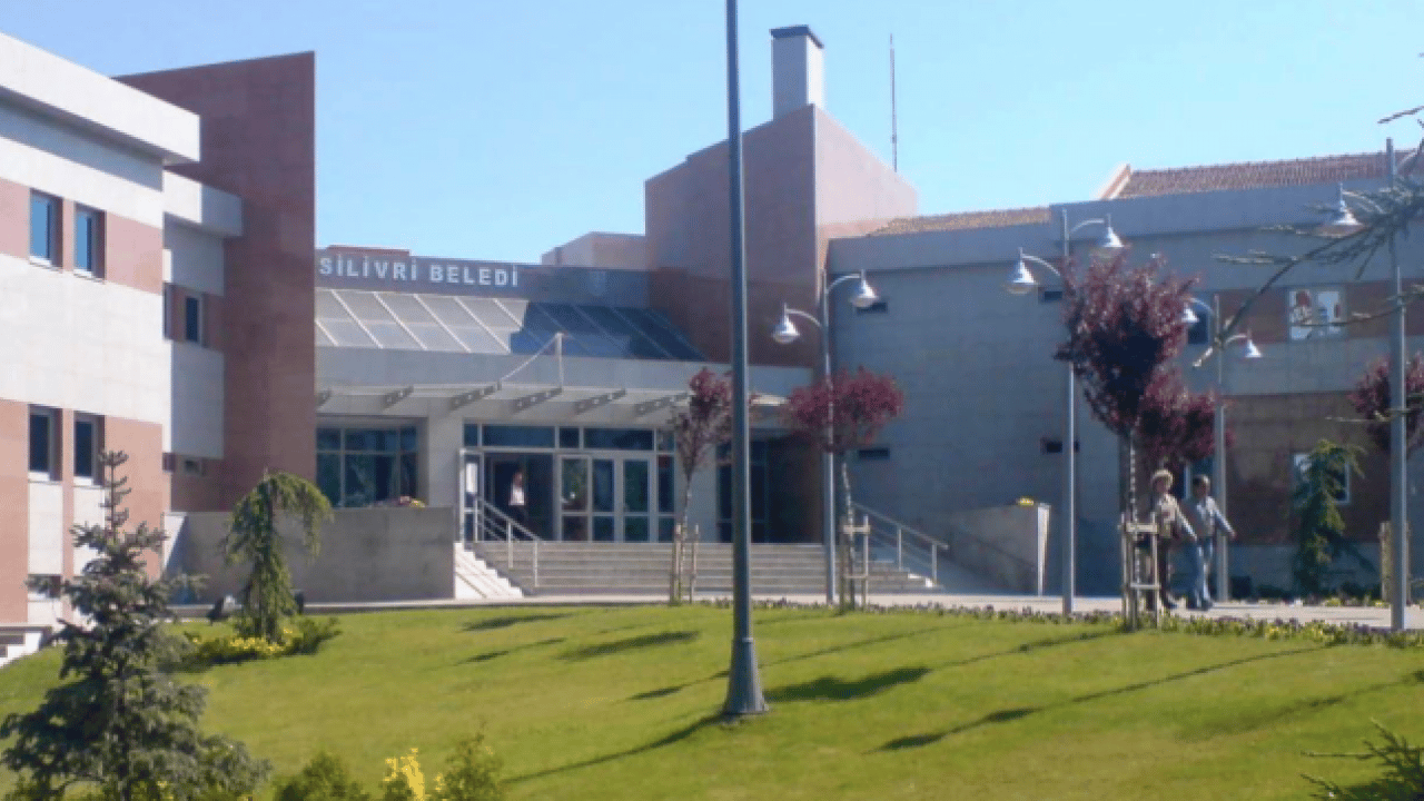 Foto - Silivri’de yolsuzluk soruşturması! Belediye başkanı ve 17 şüpheli adliyede