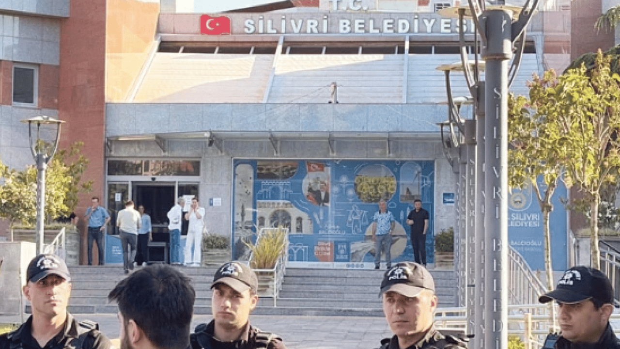 Foto - Silivri’de yolsuzluk soruşturması! Belediye başkanı ve 17 şüpheli adliyede