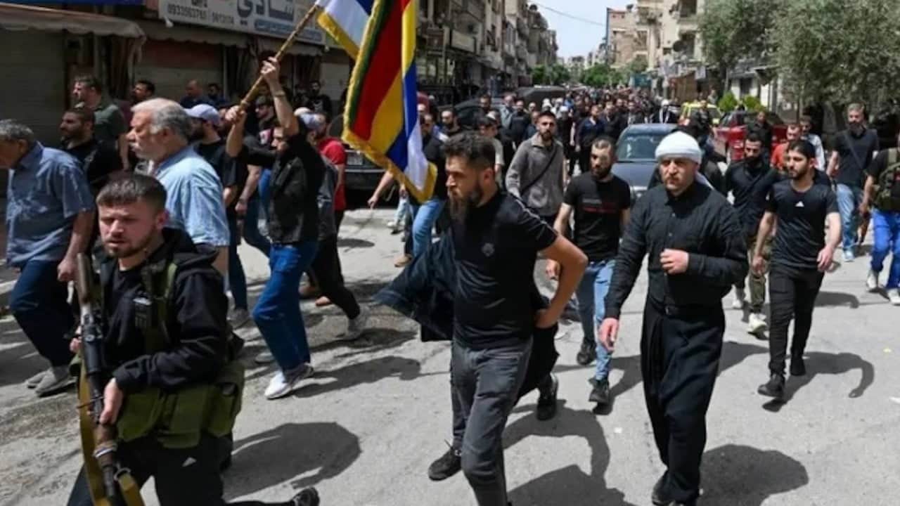 Foto - Sınav için Şam’a giden öğrencileri engellediler Siyonist köpeği Dürziler kaşınıyor